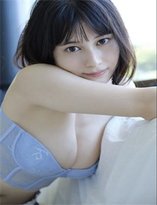 《小樱桃3-美女解开奶罩让男人揉》