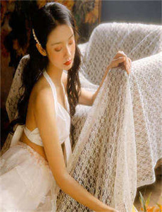 《SM抽打调教女人光屁股的作文-抱紧你》